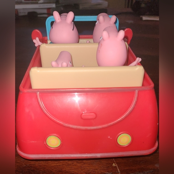 Peppa Pig Sounds Convertible Family Car with 4 Figures - Picture 4 of 5